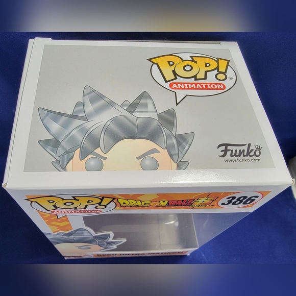 Goku (ultra instinct) funko # 386 (nib) with pop protector - Picture 4 of 7